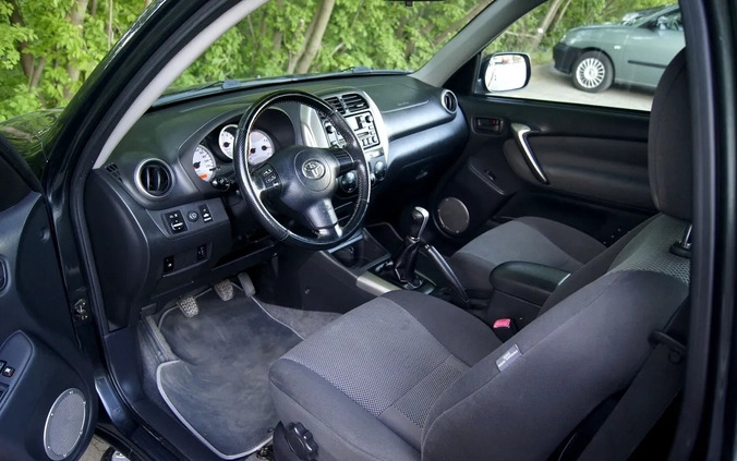 Toyota RAV4 cena 39500 przebieg: 156426, rok produkcji 2004 z Radom małe 436